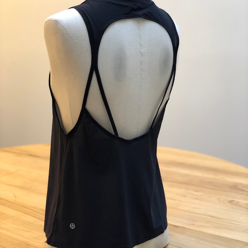 Lululemon “Chase me” tank, in black mesh, size 4.